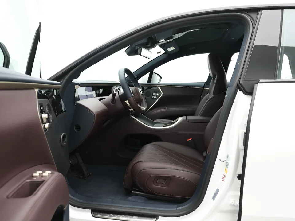 Avatr 11 Avita 11 Modified Max rear-wheel drive extended-range version 2025 — thumbnail 2