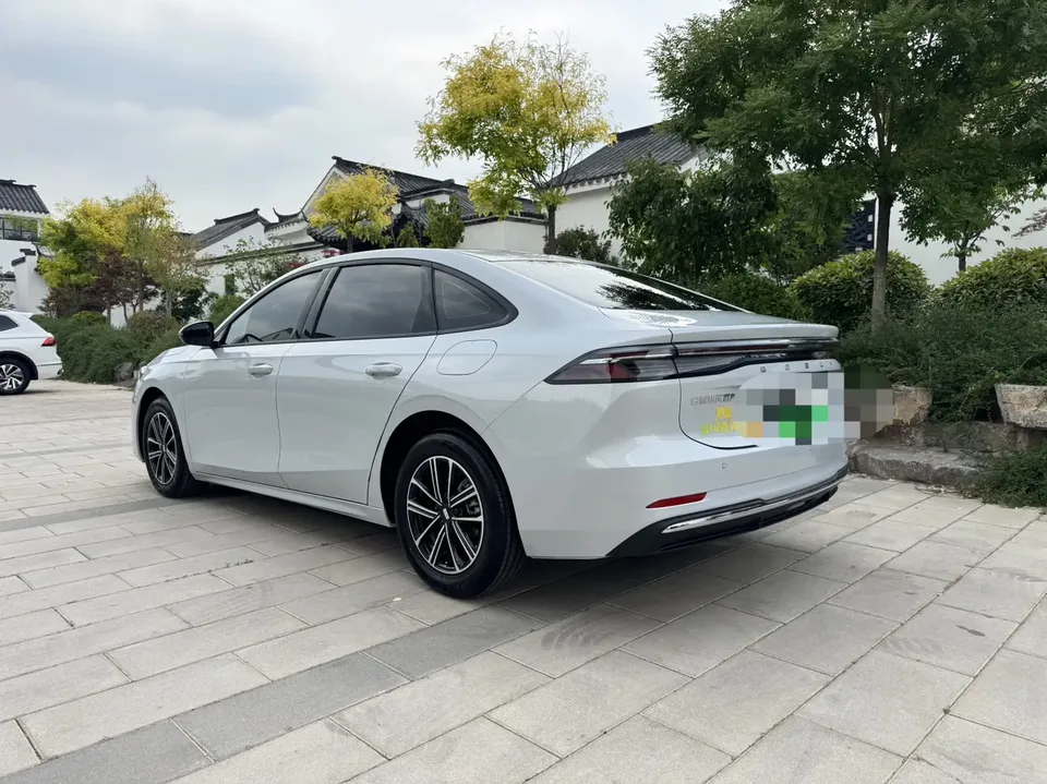 Geely Galaxy A7 EM 70km Luxury Edition 2025 — миниатюра 4
