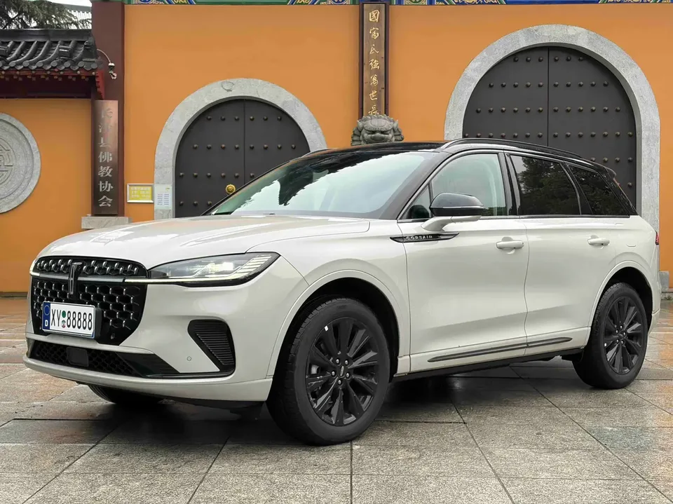 Lincoln Adventurer 2025
