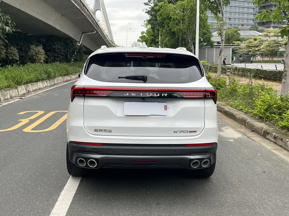 Jetour Jietu X70 PLUS Jietu X70 PLUS Champion Edition 1.5T DCT Champion MAX+ 5 Seaters 2024 — thumbnail 5