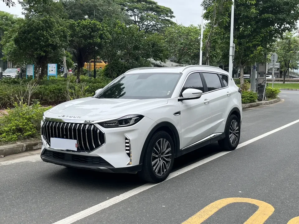 Jetour Jietu X70 PLUS Jietu X70 PLUS Champion Edition 1.5T DCT Champion MAX+ 5 Seaters 2024 — photo 1, buy with delivery to Moscow