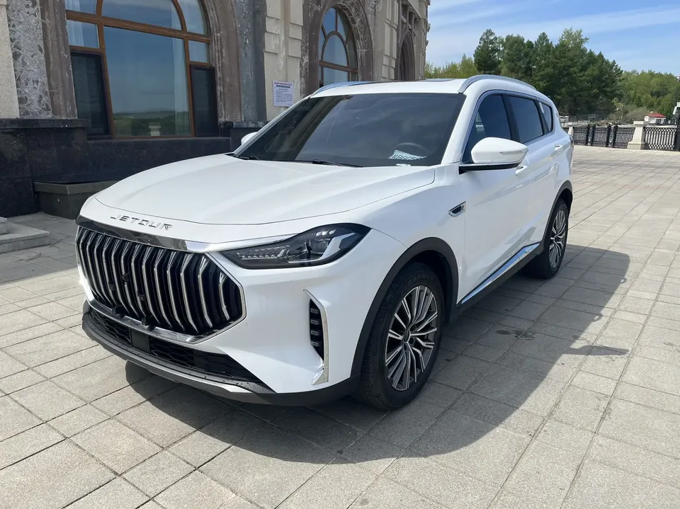 Jetour Jietu X70 PLUS JETOUR X70 PLUS 2023 1.5T DCT Brave PLUS 5-seater 2023 — фото 1, купить с доставкой в Москву