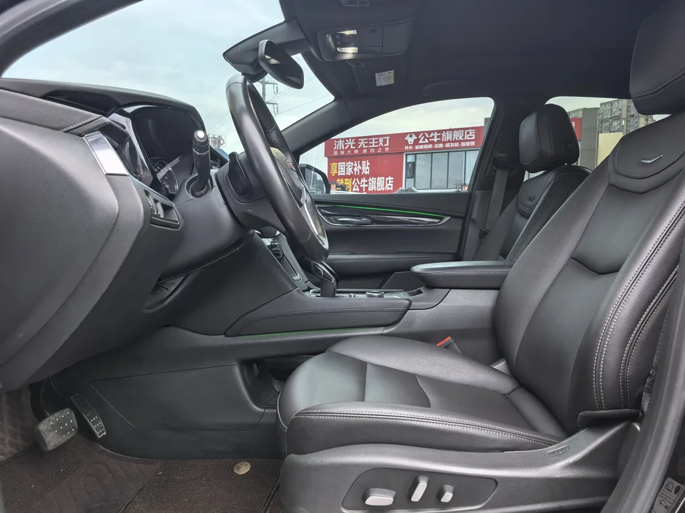 Cadillac XT5 Cadillac XT5 2022 2.0T two-wheel drive luxury model 2022 — миниатюра 5
