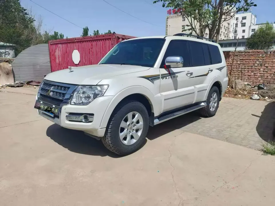 Mitsubishi Pajero 2022