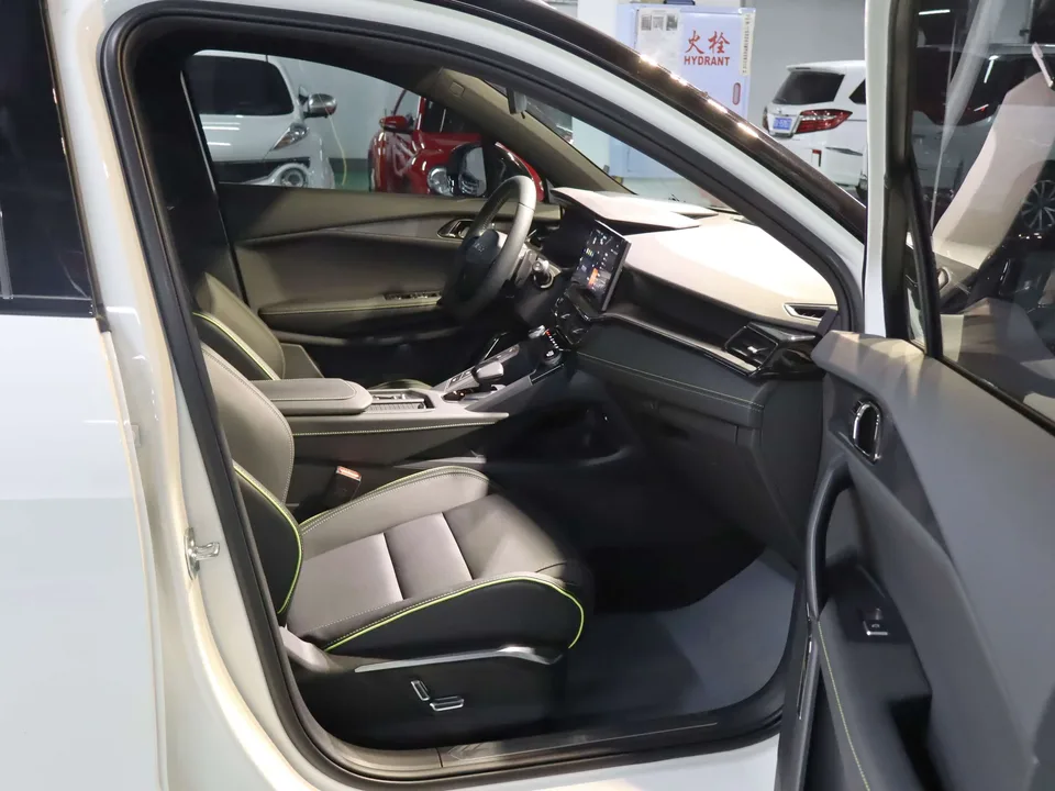 Lynk & Co 06 Lynk & Co 06 2023 Remix 1.5T Halo 2024 — миниатюра 5