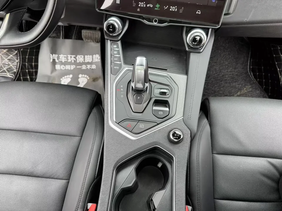 Lynk & Co 01 Lynk & Co 01 2021 2.0TD 2WD Pro 2022 — миниатюра 5