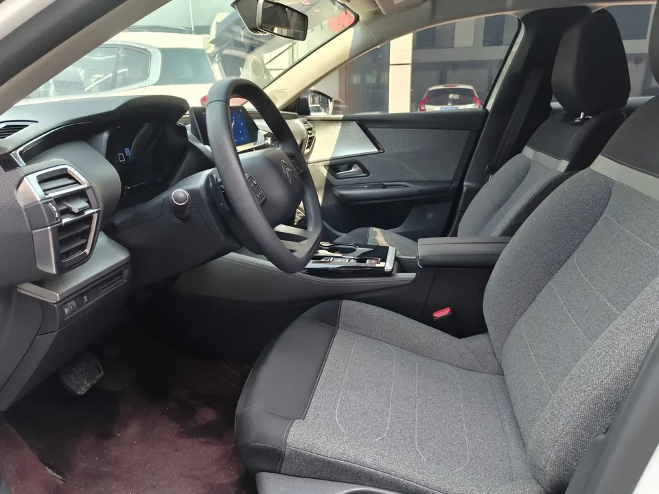 Citroen Versailles C5 X overseas version 2024 — миниатюра 5