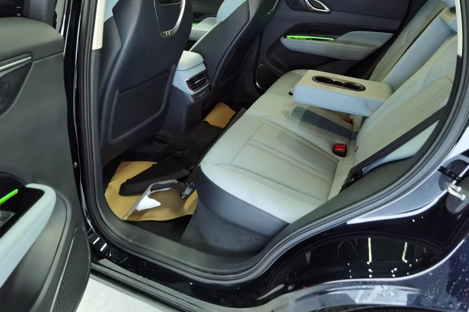 Hongqi HS3 PHEV 115km Jinwei Edition 2024 — миниатюра 4