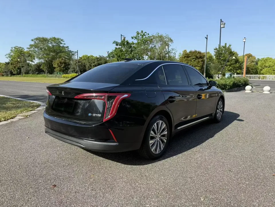 Hongqi E-QM5 facelift basic travel version 2023 — миниатюра 2