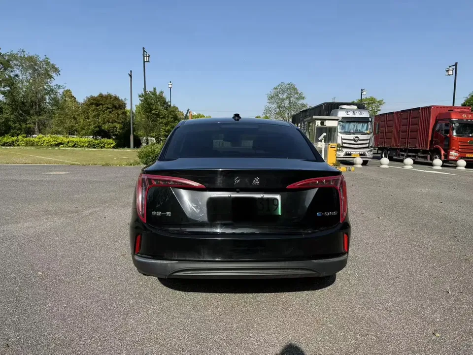 Hongqi E-QM5 facelift basic travel version 2023 — миниатюра 5