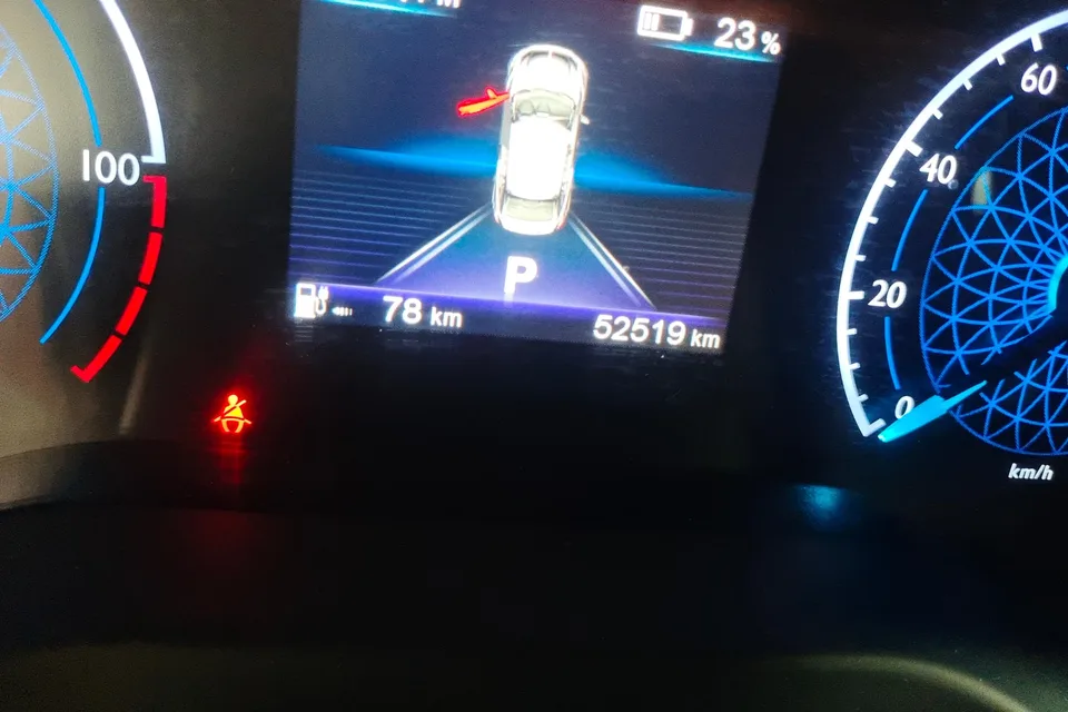 Hongqi E-QM5 charging 431km enjoyment version 5 seats 2023 — миниатюра 3