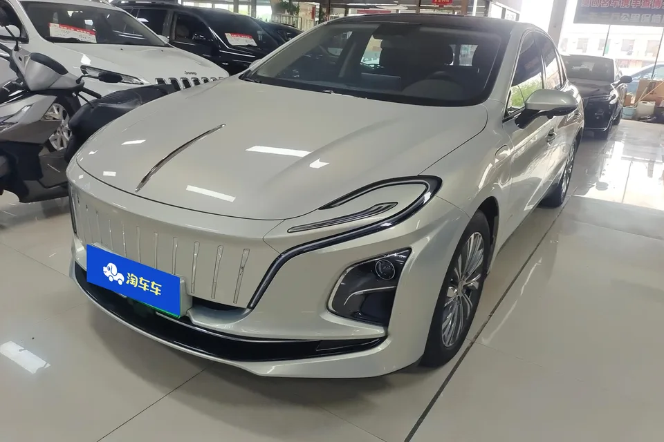 Hongqi E-QM5 charging 431km enjoyment version 5 seats 2023 — фото 1, купить с доставкой в Москву
