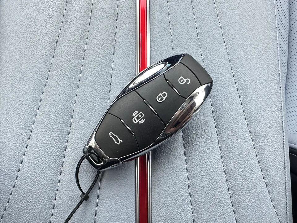 Hongqi H5 PHEV 170 Super Hybrid Edition 2025 — миниатюра 3