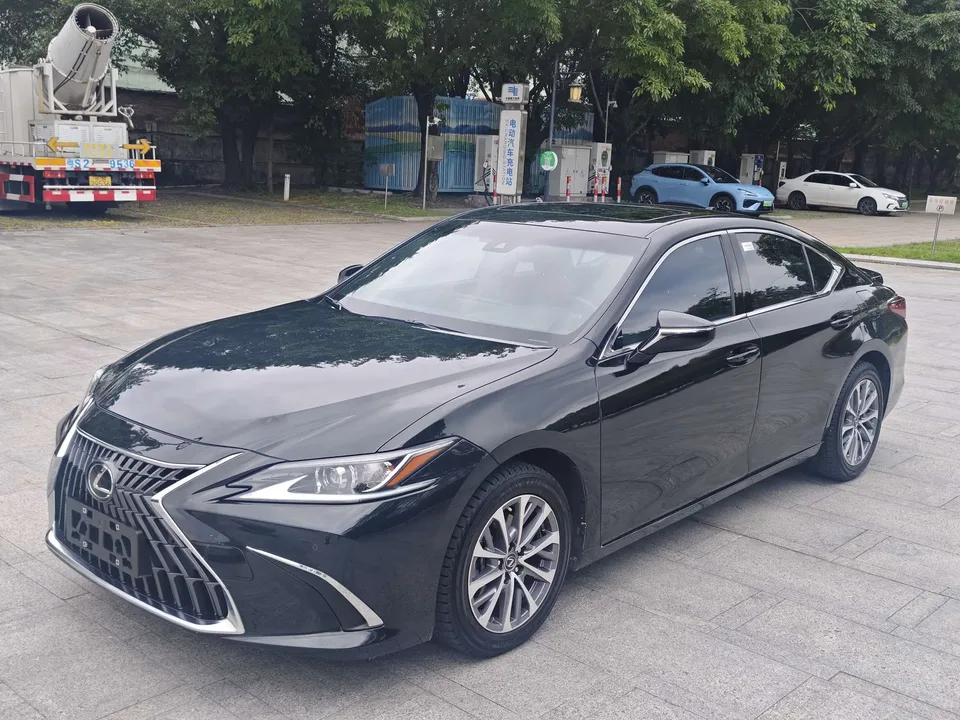 Lexus ES 2024