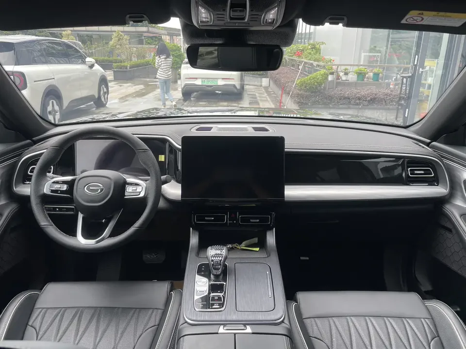 GAC Trumpchi GS8 Trumpchi GS8 2025 Pilot Series 2.0TGDI 2WD 5-seater Luxury Edition 2025 — миниатюра 3