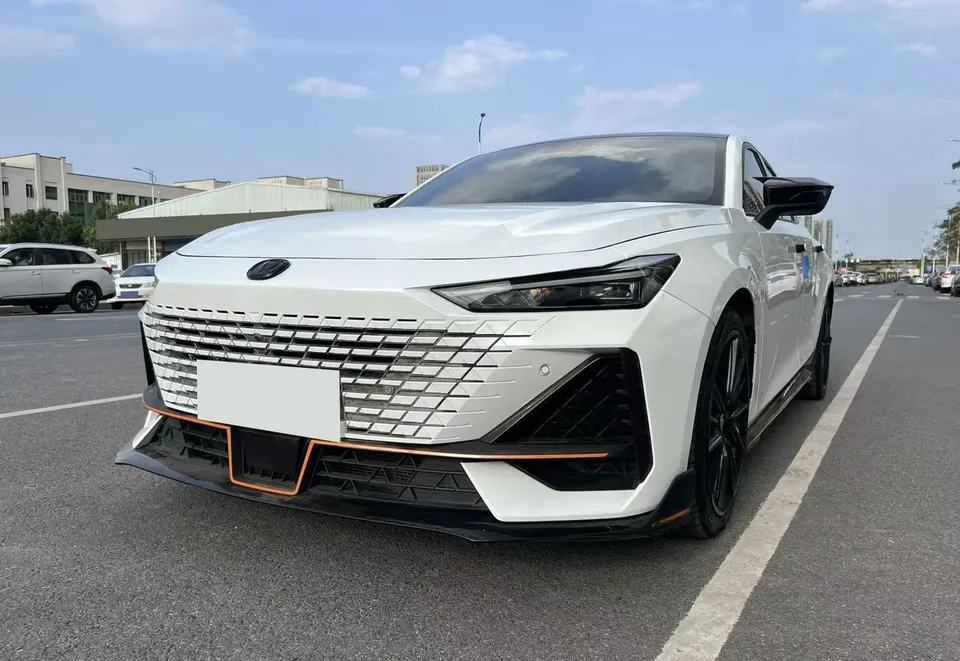 Changan UNI-V 1.5T Sports Edition 2023 — фото 1, купить с доставкой в Москву