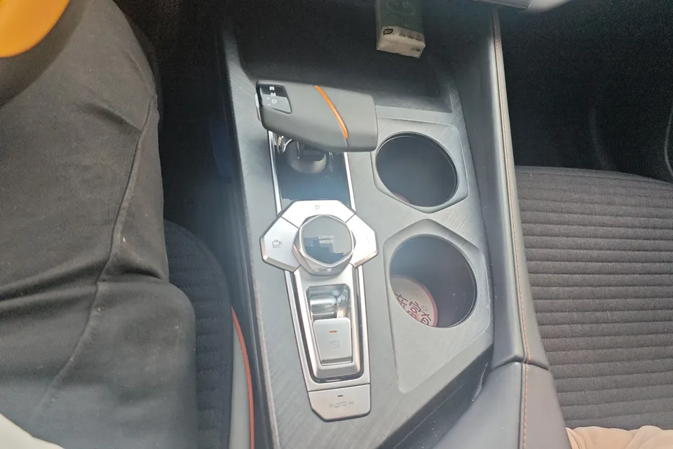 Changan UNI-V 1.5T exclusive model 2023 — миниатюра 4