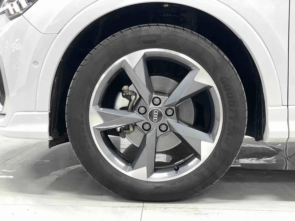 Audi Q3 Audi Q3 2022 35 TFSI Fashionable and Dynamic 2022 — миниатюра 2