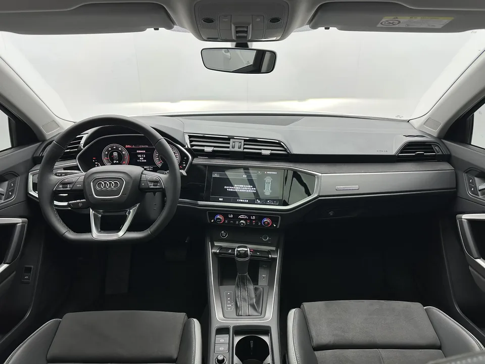 Audi Q3 Audi Q3 2023 35 TFSI Fashionable and Dynamic 2023 — миниатюра 4