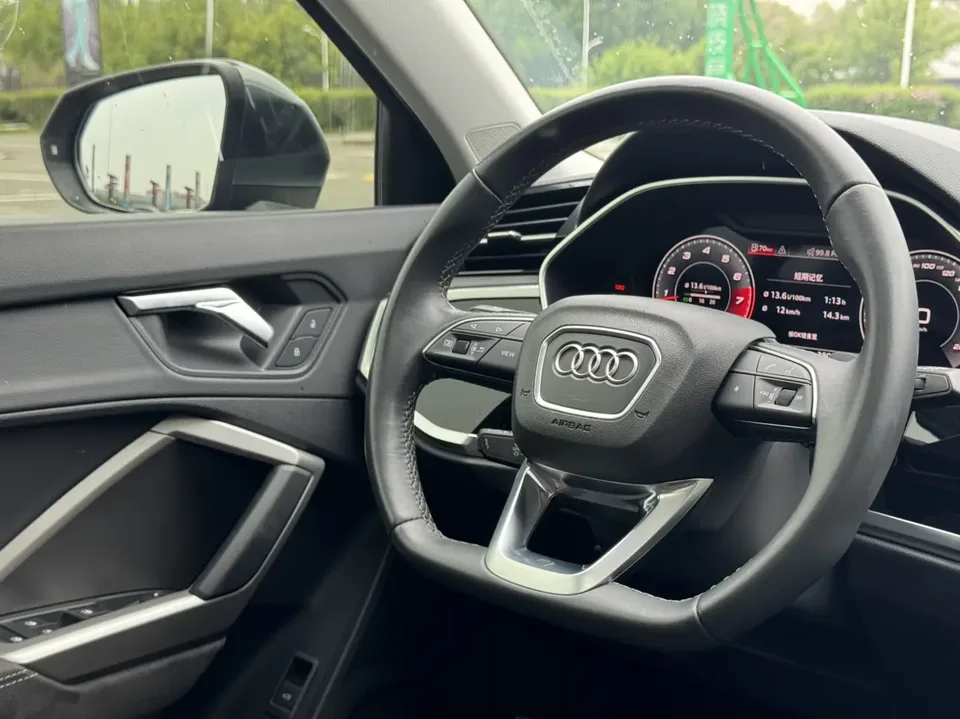 Audi Q3 Audi Q3 2022 35 TFSI Fashionable and Dynamic 2023 — миниатюра 4