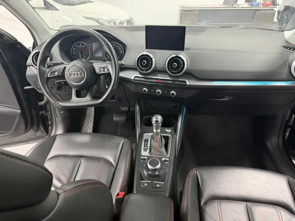 Audi Q2L Audi Q2L 2022 35 TFSI aggressive and dynamic model 2022 — миниатюра 3