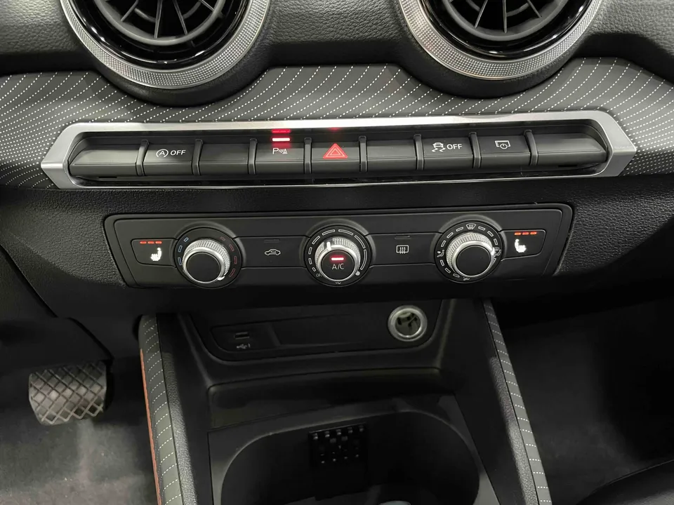 Audi Q2L Audi Q2L 2022 35 TFSI aggressive and dynamic model 2022 — миниатюра 3