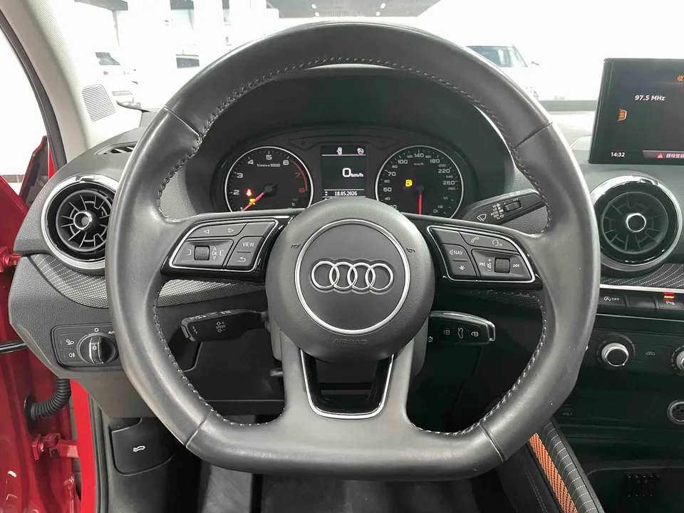 Audi Q2L Audi Q2L 2022 35 TFSI aggressive and dynamic model 2022 — миниатюра 4