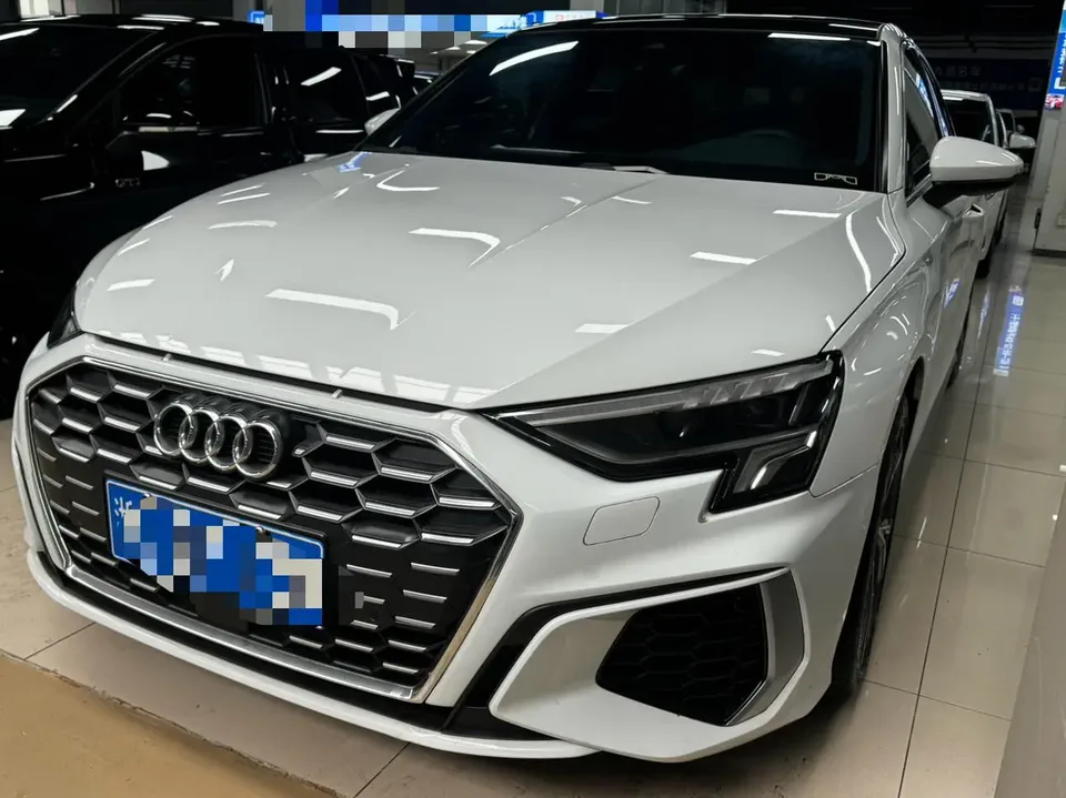 Audi A3 A3L Limousine 35 TFSI Fashionable and Elegant 2024 — фото 1, купить с доставкой в Москву