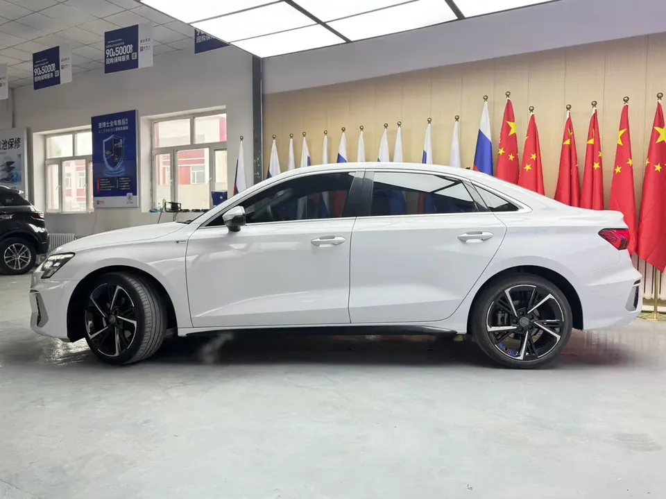 Audi A3 A3L Limousine 35 TFSI Fashion Sports 2022 — миниатюра 4