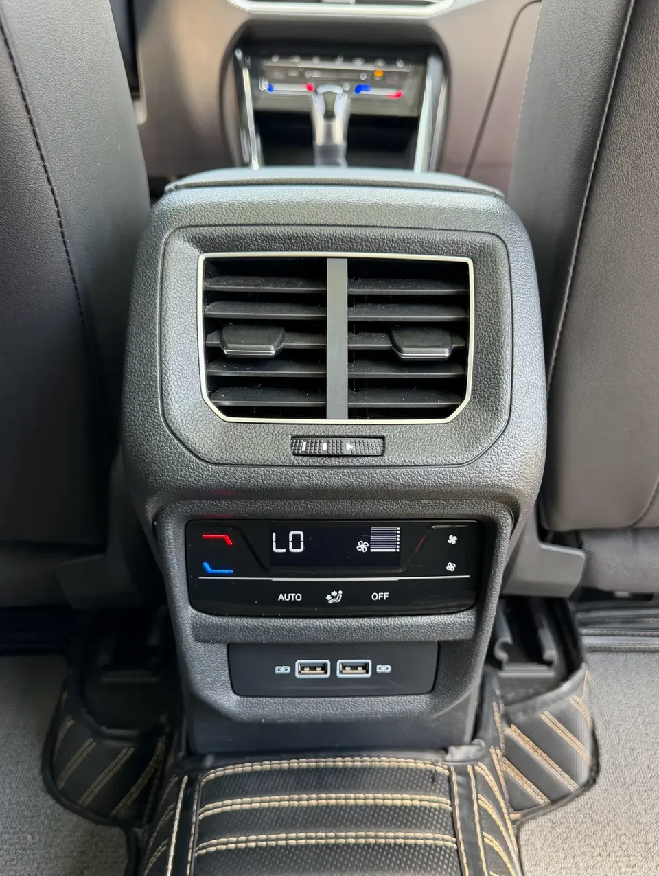 Volkswagen Tayron Tanyue 2023 280TSI 2WD Luxury Plus Advanced Edition 2023 — миниатюра 3