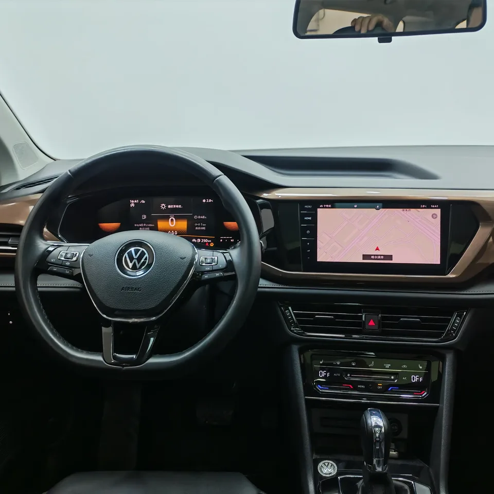 Volkswagen Tharu 280TSI 2WD Luxury Edition 2022 — миниатюра 3