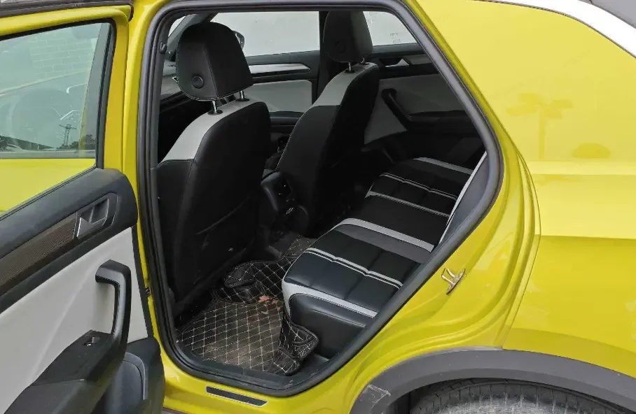 Volkswagen T-Roc 300TSI DSG Starlight Edition 2023 — миниатюра 5