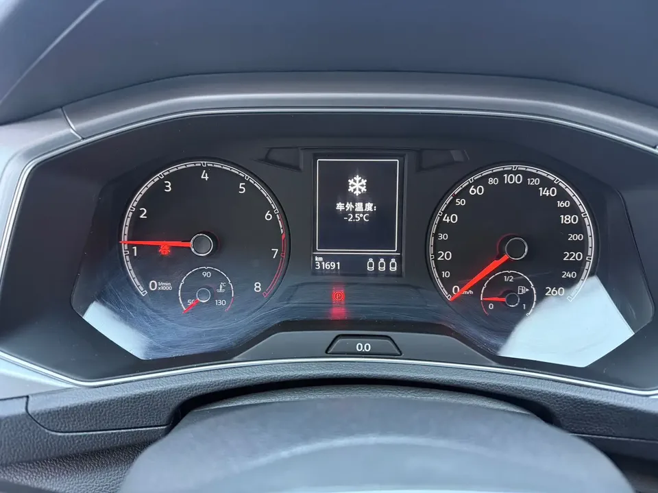 Volkswagen T-Roc 2021 Tangeu 280TSI DSG Two-Wheel Drive Elite Smart Edition 2022 — миниатюра 4