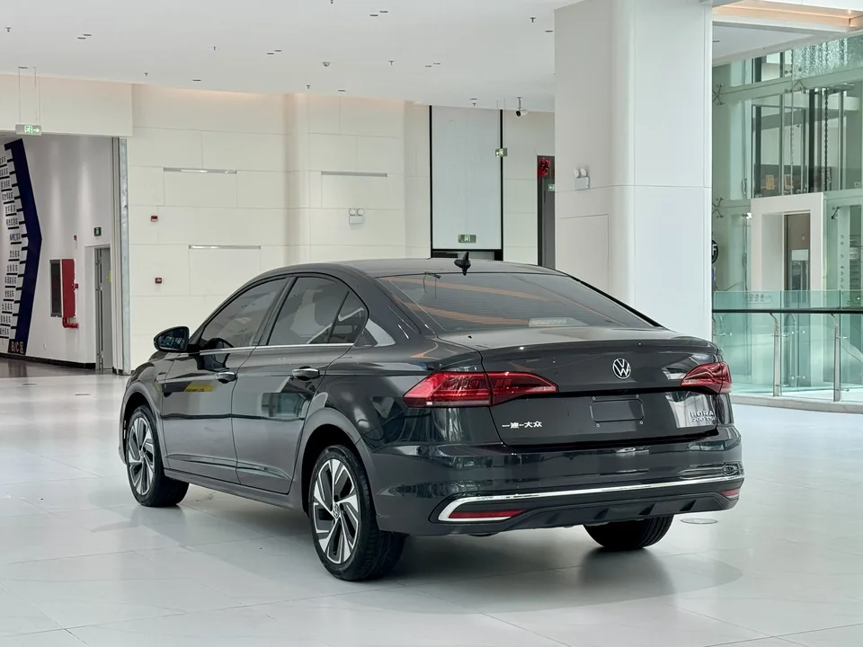 Volkswagen Bora Bora 2023 200TSI DSG Joy Travel PRO Edition 2024 — thumbnail 2