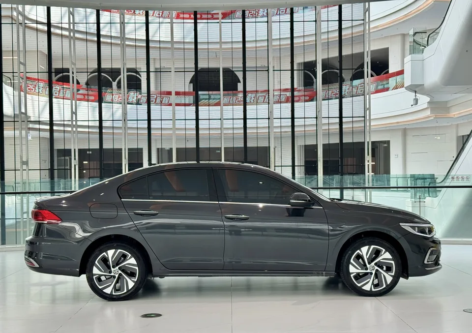 Volkswagen Bora Bora 2023 200TSI DSG Joy Travel PRO Edition 2024 — thumbnail 5