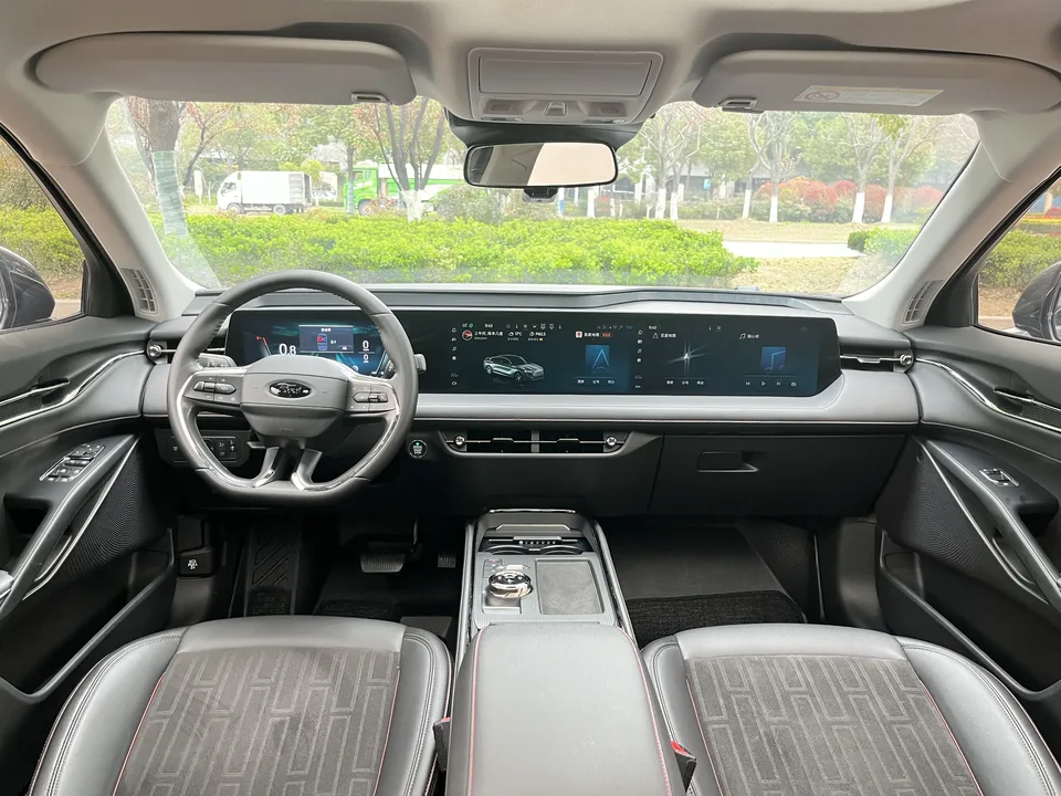 Ford Mondeo facelift EcoBoost 245 luxury model 2024 — миниатюра 3
