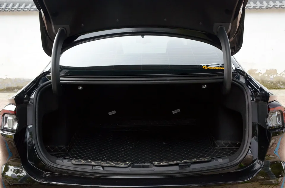 Ford Mondeo facelift EcoBoost 245 luxury model 2024 — миниатюра 4