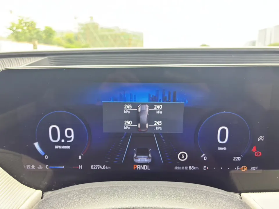 Ford Mondeo facelift EcoBoost 245 luxury model 2022 — миниатюра 3