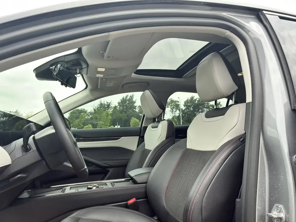Ford Mondeo facelift EcoBoost 245 luxury model 2022 — миниатюра 4