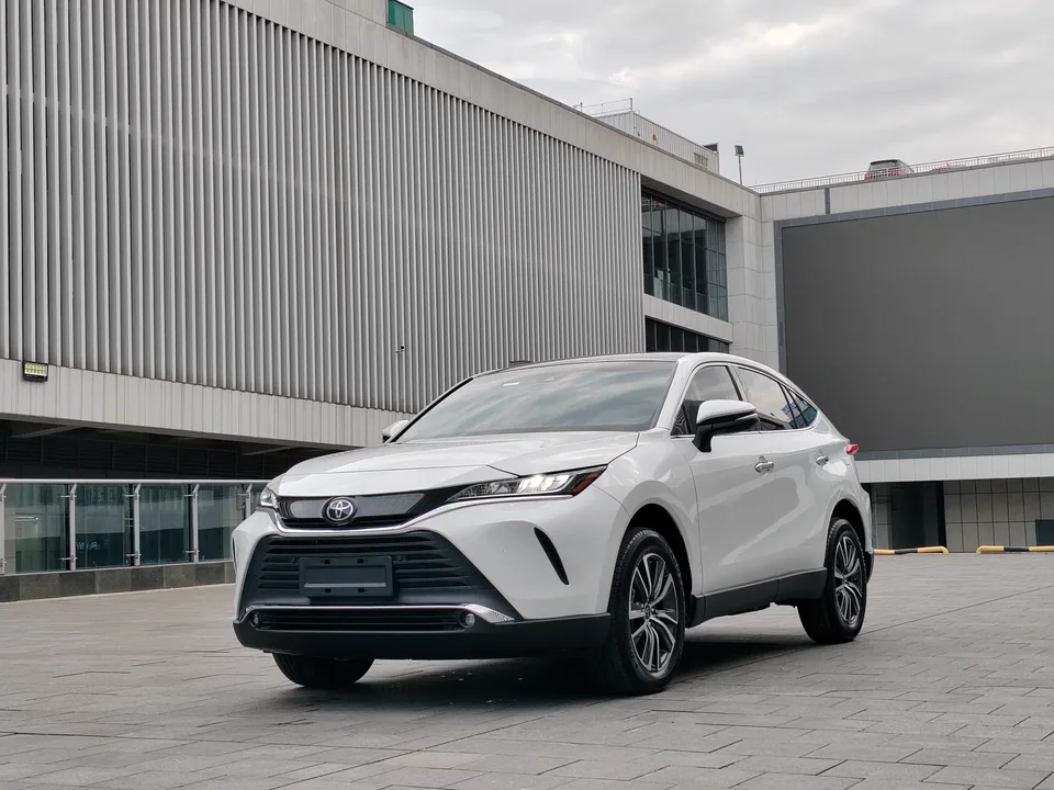 Toyota HARRIER 2.0L CVT 2WD Luxury Edition 2024 — фото 1, купить с доставкой в Москву