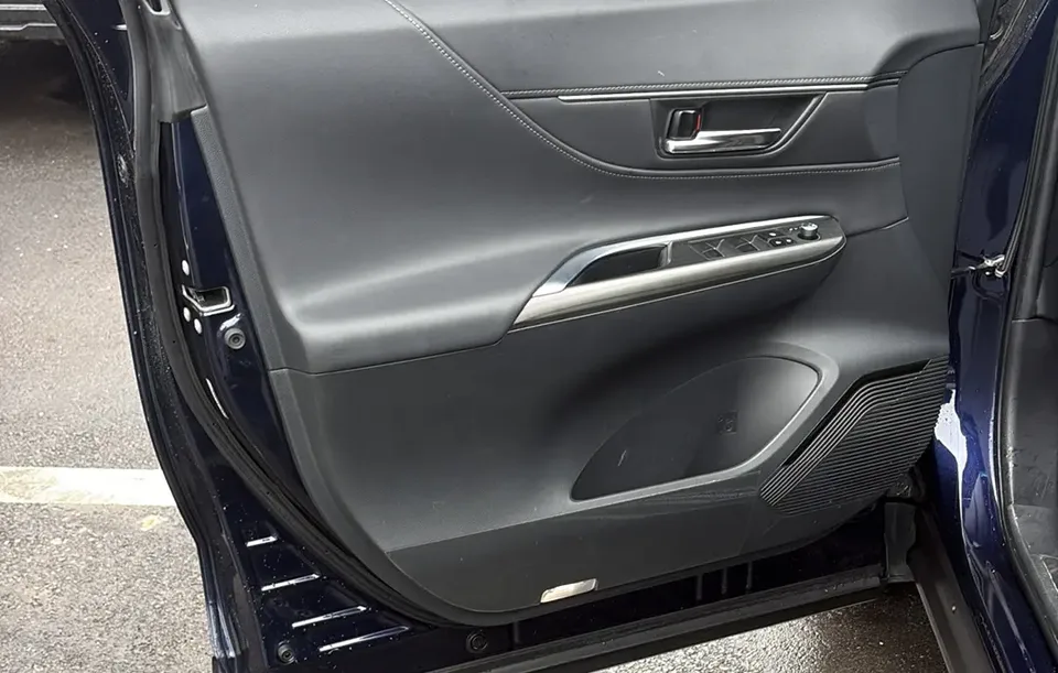 Toyota HARRIER Lingfang Harrier 2022 2.0L CVT 2WD Premium Edition 2022 — миниатюра 3