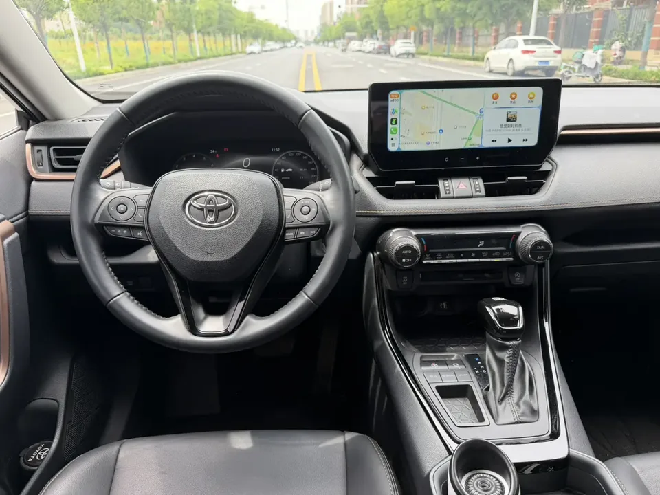 Toyota Willanda 2.0L two-wheel drive luxury PLUS version 2024 — миниатюра 3