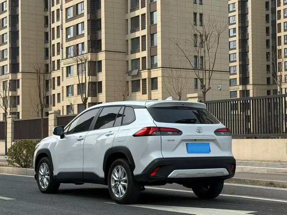 Toyota CorollaCross 2.0L CVT Deluxe Edition 2023 — миниатюра 4