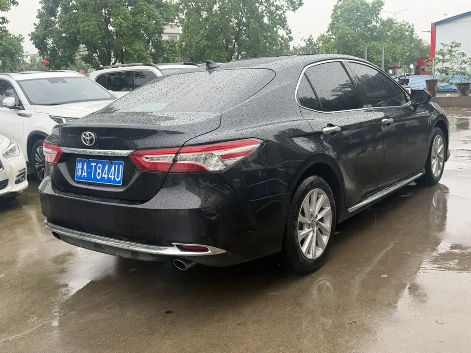 Toyota Camry 2.0G Deluxe Edition 2023 — миниатюра 2