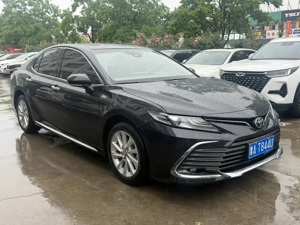 Toyota Camry 2.0G Deluxe Edition 2023 — миниатюра 3