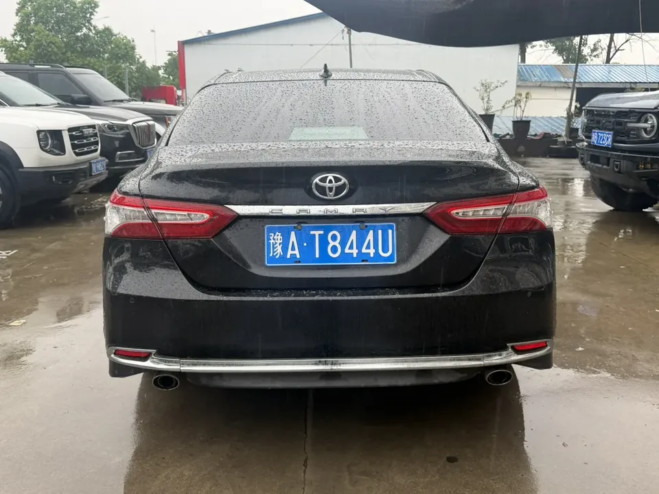 Toyota Camry 2.0G Deluxe Edition 2023 — миниатюра 5