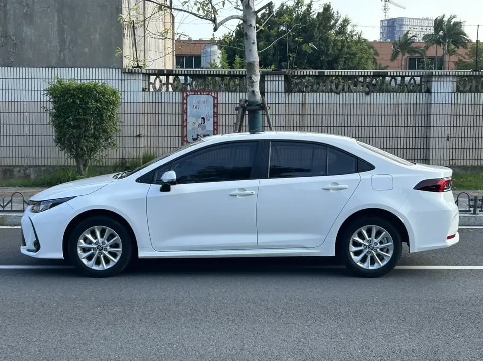 Toyota Corolla Corolla 1.2T S-CVT Elite PLUS Edition 2022 — photo 1, buy with delivery to Moscow
