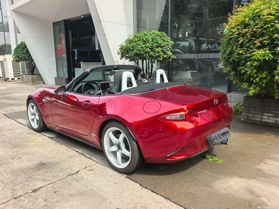 Mazda MX-5 2.0L manual rear drive 2-seater parallel import 2023 — миниатюра 2