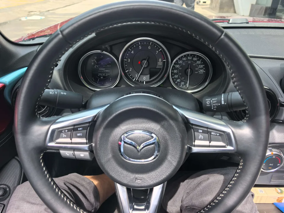 Mazda MX-5 2.0L manual rear drive 2-seater parallel import 2023 — миниатюра 5