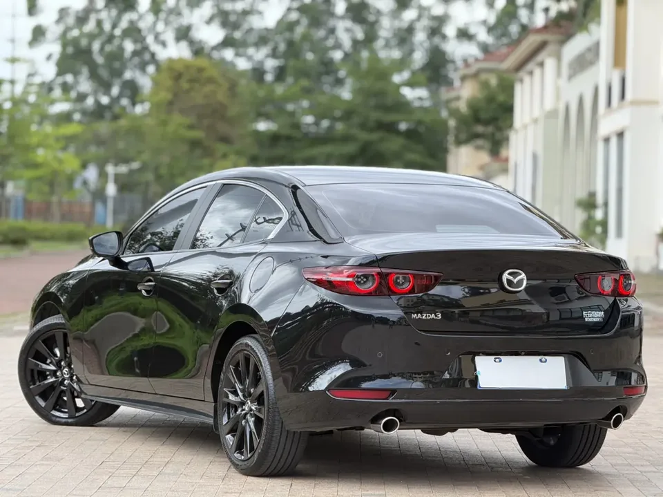 Mazda Axela Mazda3 2.0L Automatic Premium Edition 2024 — thumbnail 2